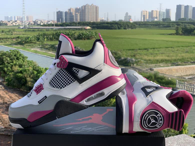 Les baskets grande taille Jordan 4 offrent le même style iconique que le modèle original, tout en répondant parfaitement aux besoins des pointures supérieures.