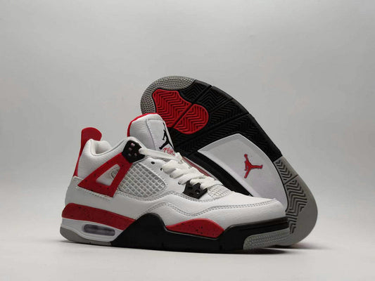 Les baskets grande taille Jordan 4 offrent le même style iconique que le modèle original, tout en répondant  aux besoins des pointures supérieures.