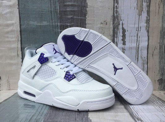 Les baskets grande taille Jordan 4 offrent le même style iconique que le modèle original, tout en répondant  aux besoins des pointures supérieures.
