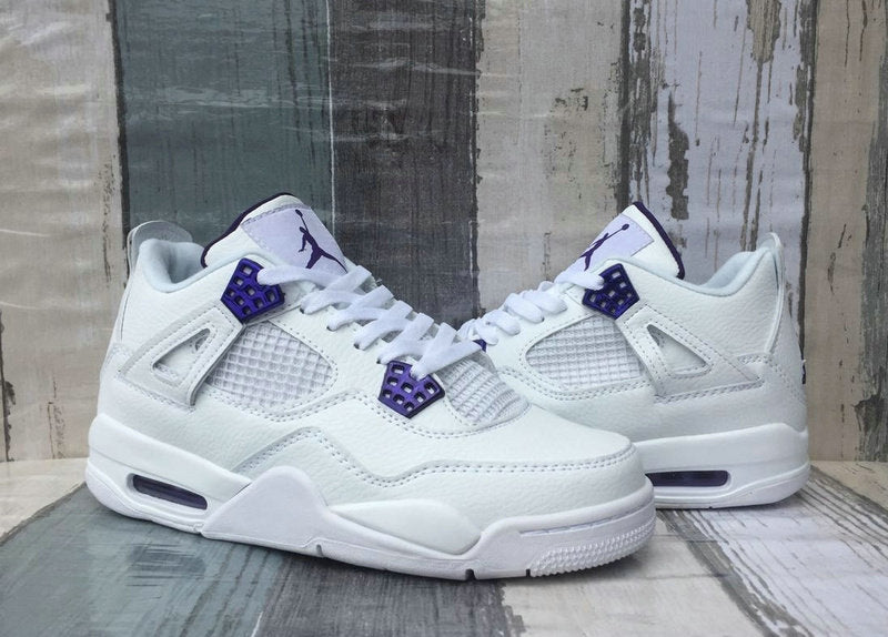 Les baskets grande taille Jordan 4 offrent le même style iconique que le modèle original, tout en répondant  aux besoins des pointures supérieures.