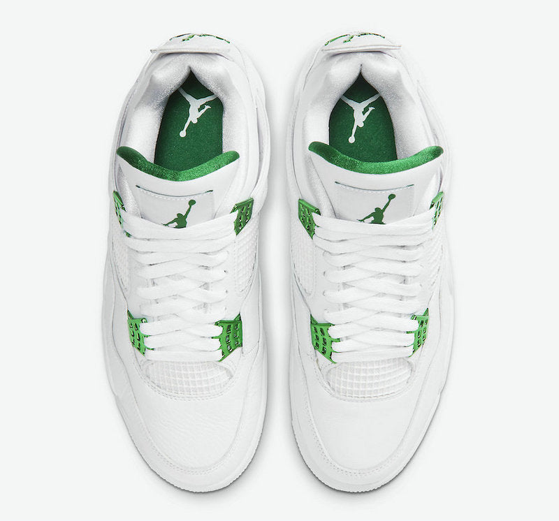 Les baskets grande taille Jordan 4 offrent le même style iconique que le modèle original, tout en répondant  aux besoins des pointures supérieures.