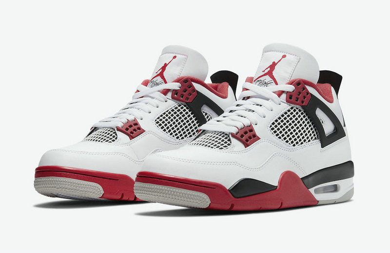 Les baskets grande taille Jordan 4 offrent le même style iconique que le modèle original, tout en répondant  aux besoins des pointures supérieures.