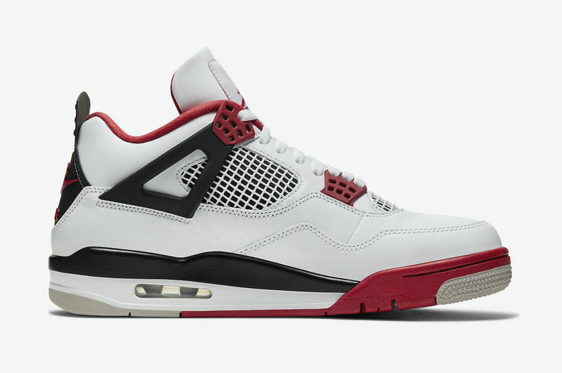 Les baskets grande taille Jordan 4 offrent le même style iconique que le modèle original, tout en répondant  aux besoins des pointures supérieures.