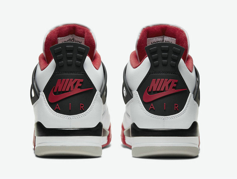 Les baskets grande taille Jordan 4 offrent le même style iconique que le modèle original, tout en répondant  aux besoins des pointures supérieures.