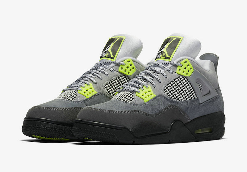 Les baskets grande taille Jordan 4 offrent le même style iconique que le modèle original, tout en répondant  aux besoins des pointures supérieures.