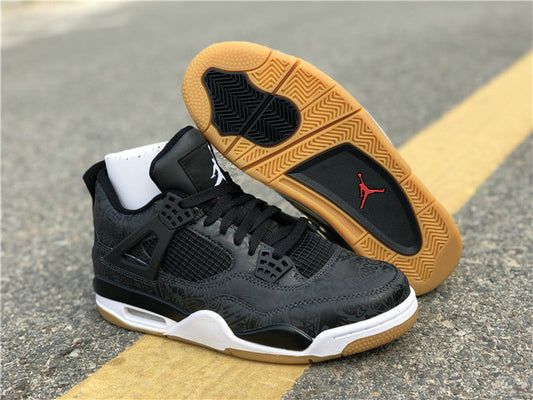 Les baskets grande taille Jordan 4 offrent le même style iconique que le modèle original, tout en répondant  aux besoins des pointures supérieures.