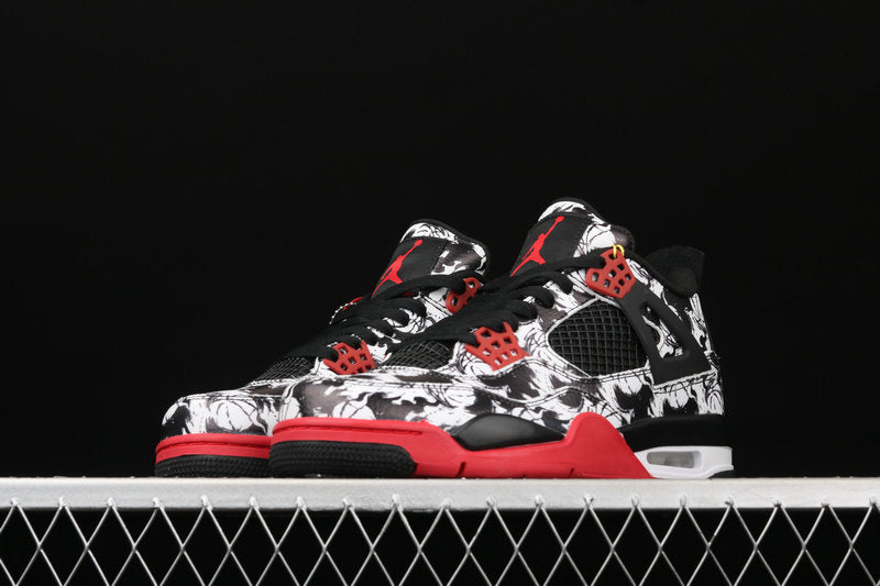 Les baskets grande taille Jordan 4 offrent le même style iconique que le modèle original, tout en répondant  aux besoins des pointures supérieures.