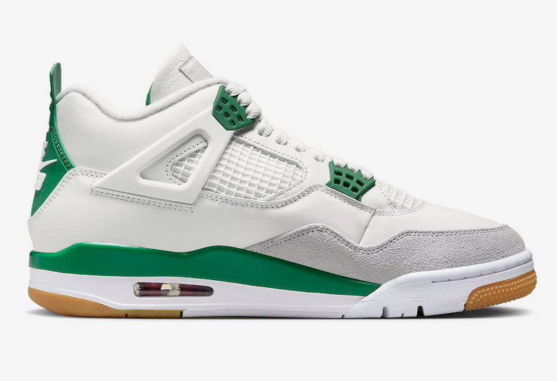 Les baskets grande taille Jordan 4 offrent le même style iconique que le modèle original, tout en répondant  aux besoins des pointures supérieures.