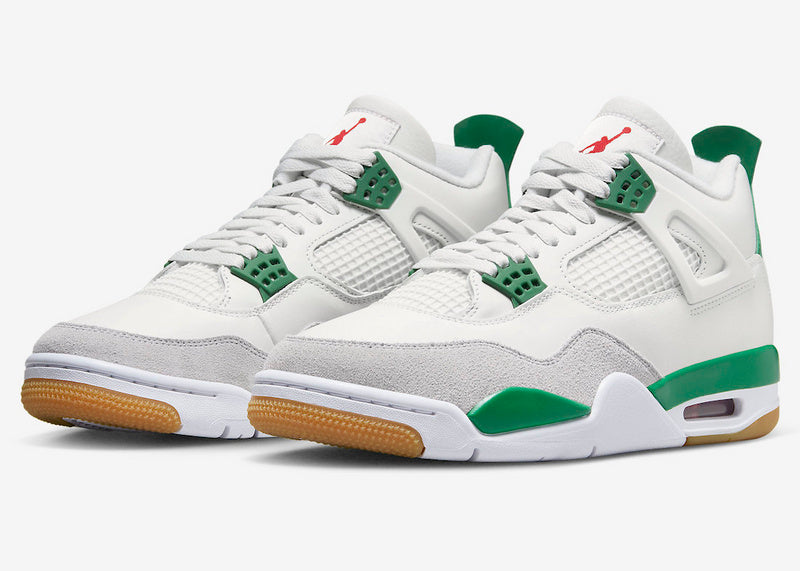 Les baskets grande taille Jordan 4 offrent le même style iconique que le modèle original, tout en répondant  aux besoins des pointures supérieures.