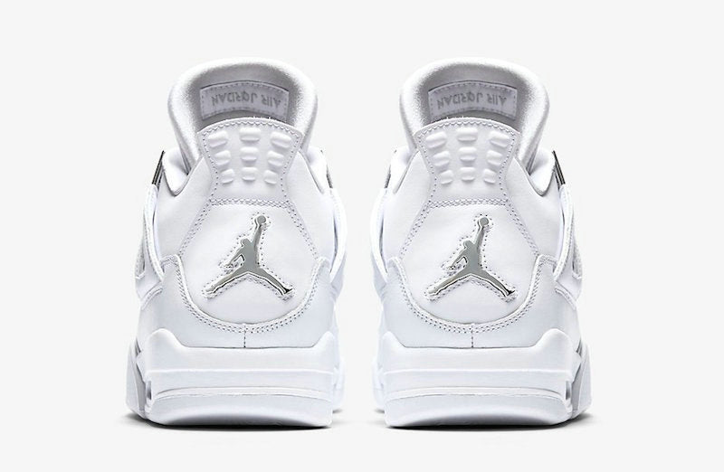 Les baskets grande taille Jordan 4 offrent le même style iconique que le modèle original, tout en répondant  aux besoins des pointures supérieures.
