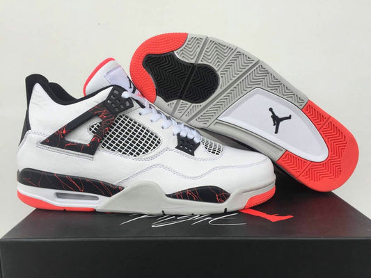 Les baskets grande taille Jordan 4 offrent le même style iconique que le modèle original, tout en répondant  aux besoins des pointures supérieures.