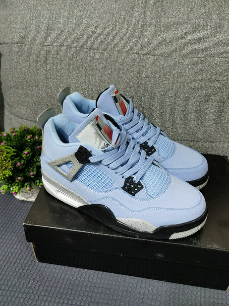 Les baskets grande taille Jordan 4 offrent le même style iconique que le modèle original, tout en répondant  aux besoins des pointures supérieures.