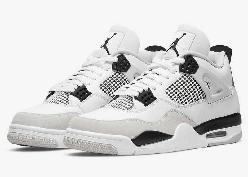 Les baskets grande taille Jordan 4 offrent le même style iconique que le modèle original, tout en répondant  aux besoins des pointures supérieures.
