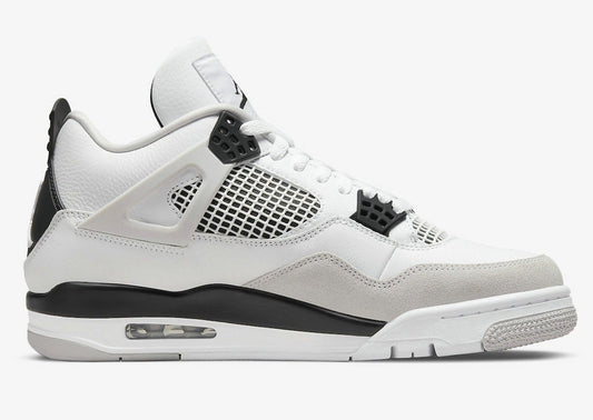 Les baskets grande taille Jordan 4 offrent le même style iconique que le modèle original, tout en répondant  aux besoins des pointures supérieures.