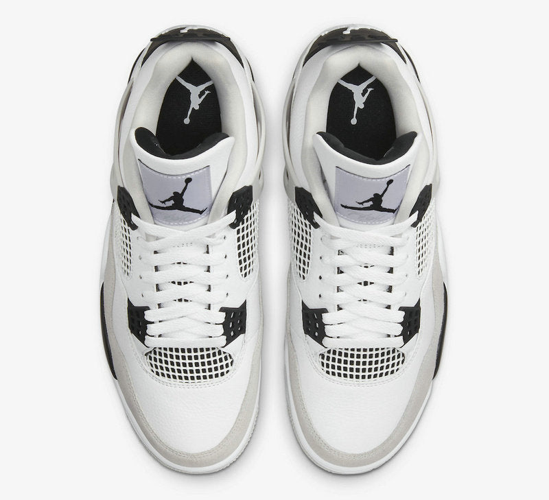 Les baskets grande taille Jordan 4 offrent le même style iconique que le modèle original, tout en répondant  aux besoins des pointures supérieures.