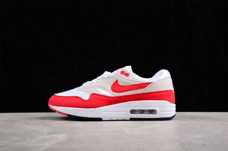 Les baskets grande taille Nike Air Max 1 conservent l’élégance intemporelle du modèle original tout en s’adaptant parfaitement aux grandes pointures.
