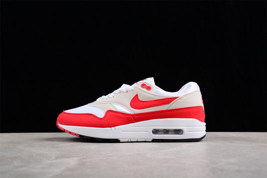 Les baskets grande taille Nike Air Max 1 conservent l’élégance intemporelle du modèle original tout en s’adaptant parfaitement aux grandes pointures.