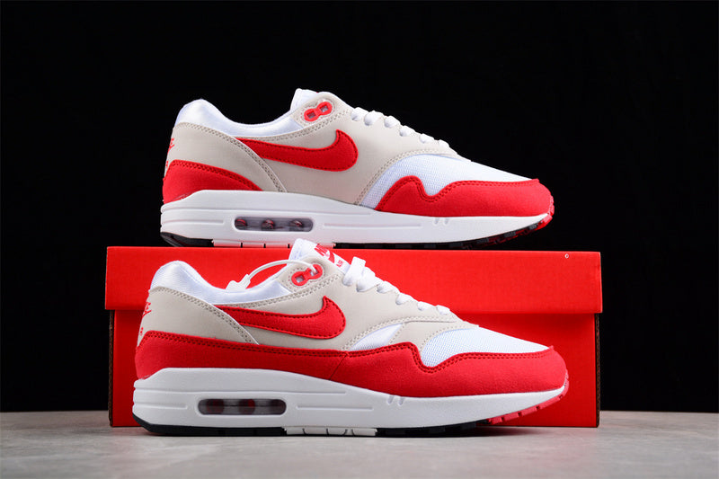 Les baskets grande taille Nike Air Max 1 conservent l’élégance intemporelle du modèle original tout en s’adaptant parfaitement aux grandes pointures.