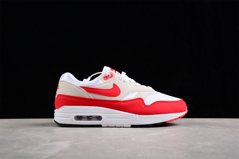 Les baskets grande taille Nike Air Max 1 conservent l’élégance intemporelle du modèle original tout en s’adaptant parfaitement aux grandes pointures.