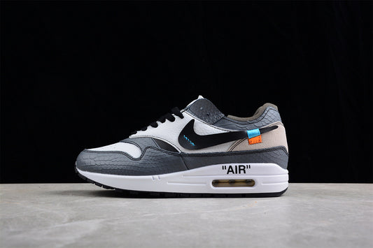 Les baskets grande taille Nike Air Max 1 conservent l’élégance intemporelle du modèle original tout en s’adaptant parfaitement aux grandes pointures.