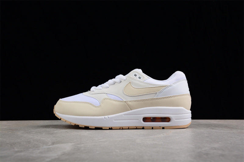 Les baskets grande taille Nike Air Max 1 conservent l’élégance intemporelle du modèle original tout en s’adaptant parfaitement aux grandes pointures.