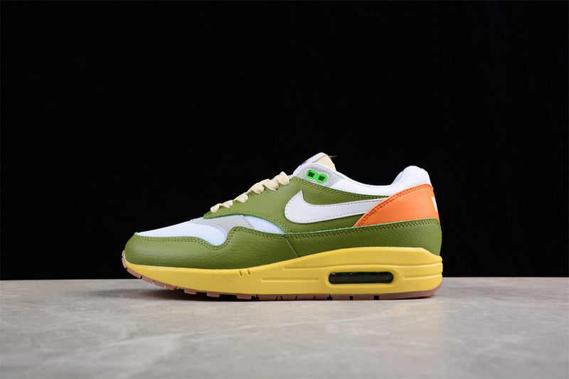 Les baskets grande taille Nike Air Max 1 conservent l’élégance intemporelle du modèle original tout en s’adaptant parfaitement aux grandes pointures.