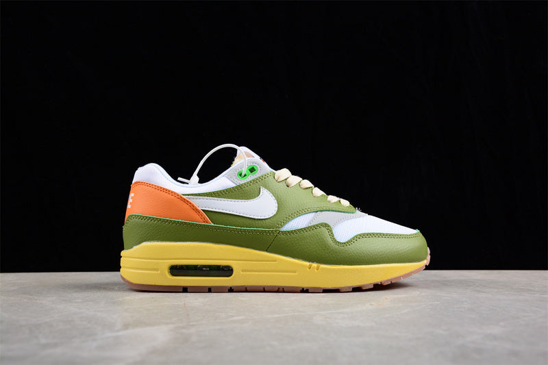 Les baskets grande taille Nike Air Max 1 conservent l’élégance intemporelle du modèle original tout en s’adaptant parfaitement aux grandes pointures.