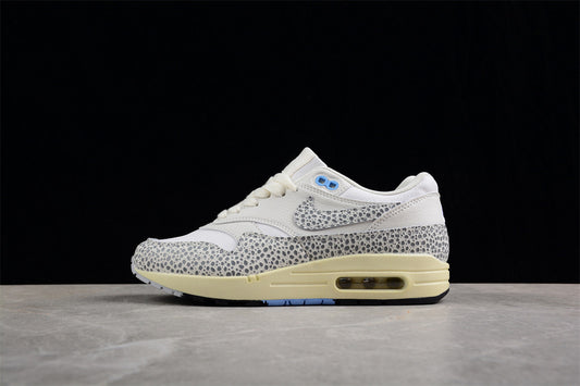 Les baskets grande taille Nike Air Max 1 conservent l’élégance intemporelle du modèle original tout en s’adaptant parfaitement aux grandes pointures.