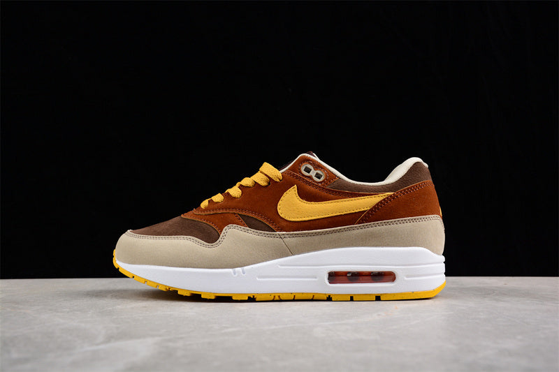 Les baskets grande taille Nike Air Max 1 conservent l’élégance intemporelle du modèle original tout en s’adaptant parfaitement aux grandes pointures.