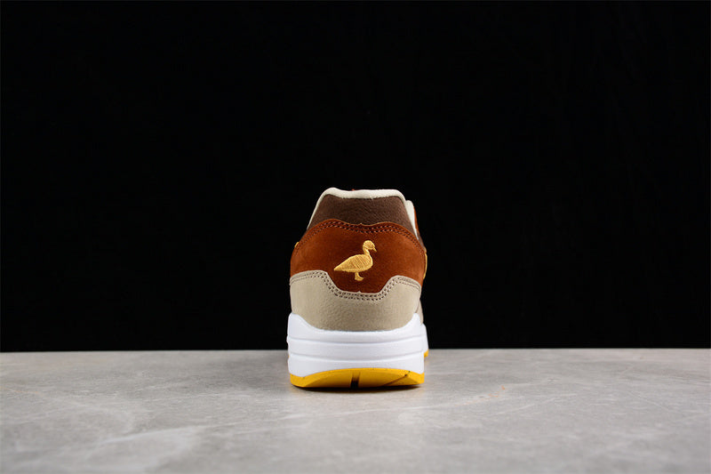 Les baskets grande taille Nike Air Max 1 conservent l’élégance intemporelle du modèle original tout en s’adaptant parfaitement aux grandes pointures.