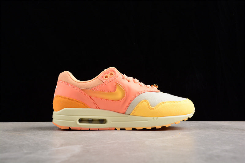 Les baskets grande taille Nike Air Max 1 conservent l’élégance intemporelle du modèle original tout en s’adaptant parfaitement aux grandes pointures.