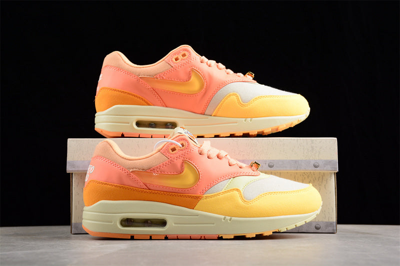 Les baskets grande taille Nike Air Max 1 conservent l’élégance intemporelle du modèle original tout en s’adaptant parfaitement aux grandes pointures.