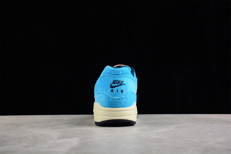 Les baskets grande taille Nike Air Max 1 conservent l’élégance intemporelle du modèle original tout en s’adaptant parfaitement aux grandes pointures.