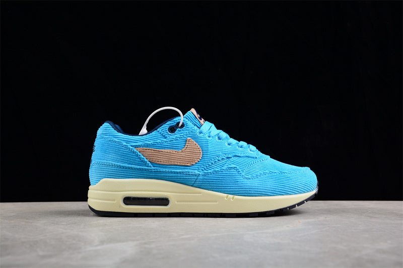 Les baskets grande taille Nike Air Max 1 conservent l’élégance intemporelle du modèle original tout en s’adaptant parfaitement aux grandes pointures.