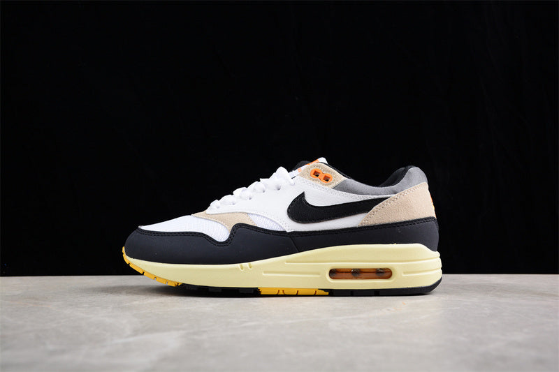 Les baskets grande taille Nike Air Max 1 conservent l’élégance intemporelle du modèle original tout en s’adaptant parfaitement aux grandes pointures.