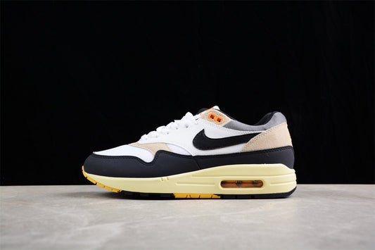 Les baskets grande taille Nike Air Max 1 conservent l’élégance intemporelle du modèle original tout en s’adaptant parfaitement aux grandes pointures.