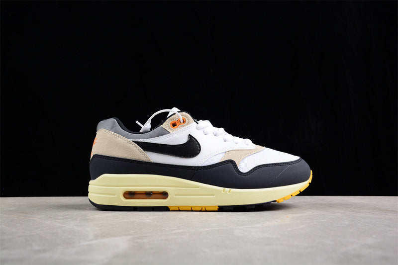Les baskets grande taille Nike Air Max 1 conservent l’élégance intemporelle du modèle original tout en s’adaptant parfaitement aux grandes pointures.