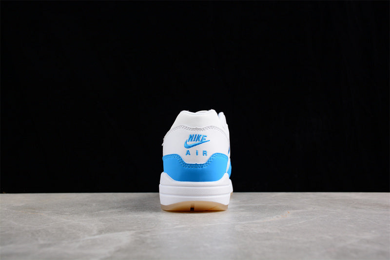Les baskets grande taille Nike Air Max 1 conservent l’élégance intemporelle du modèle original tout en s’adaptant parfaitement aux grandes pointures.
