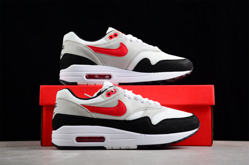 Les baskets grande taille Nike Air Max 1 conservent l’élégance intemporelle du modèle original tout en s’adaptant parfaitement aux grandes pointures.