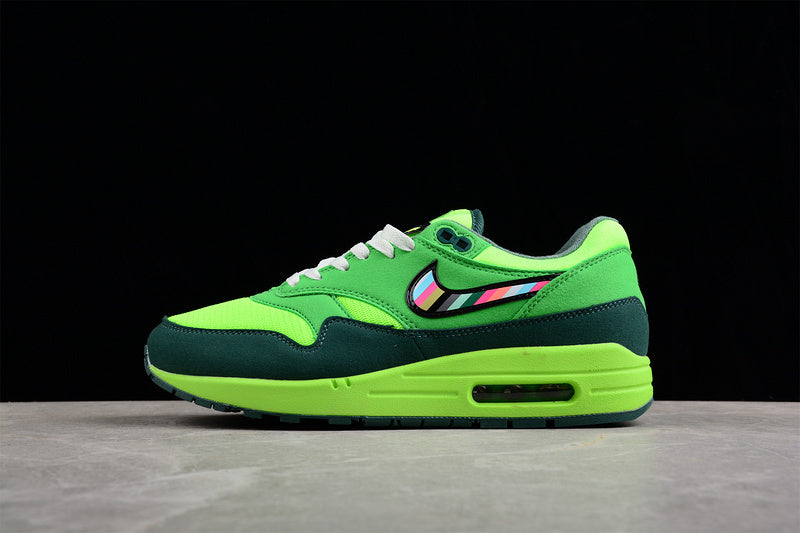 Les baskets grande taille Nike Air Max 1 conservent l’élégance intemporelle du modèle original tout en s’adaptant parfaitement aux grandes pointures.