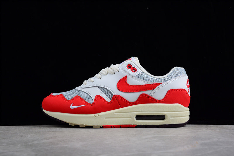 Les baskets grande taille Nike Air Max 1 conservent l’élégance intemporelle du modèle original tout en s’adaptant parfaitement aux grandes pointures.