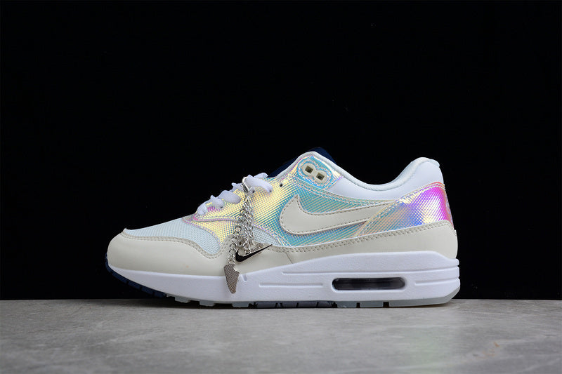 Les baskets grande taille Nike Air Max 1 conservent l’élégance intemporelle du modèle original tout en s’adaptant parfaitement aux grandes pointures.