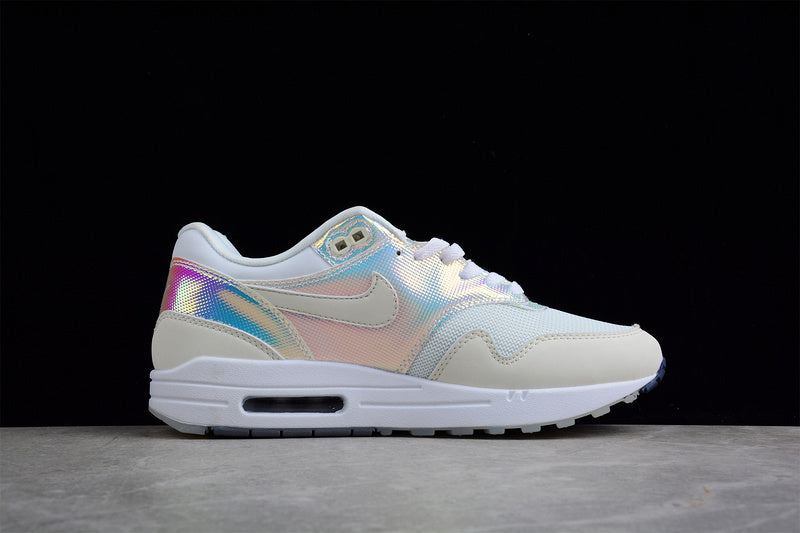 Les baskets grande taille Nike Air Max 1 conservent l’élégance intemporelle du modèle original tout en s’adaptant parfaitement aux grandes pointures.
