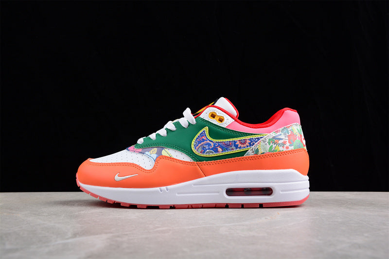 Les baskets grande taille Nike Air Max 1 conservent l’élégance intemporelle du modèle original tout en s’adaptant parfaitement aux grandes pointures.