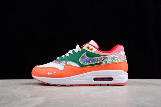 Les baskets grande taille Nike Air Max 1 conservent l’élégance intemporelle du modèle original tout en s’adaptant parfaitement aux grandes pointures.