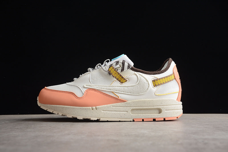 Les baskets grande taille Nike Air Max 1.

 conservent l’élégance intemporelle du modèle original tout en s’adaptant parfaitement aux grandes pointures.