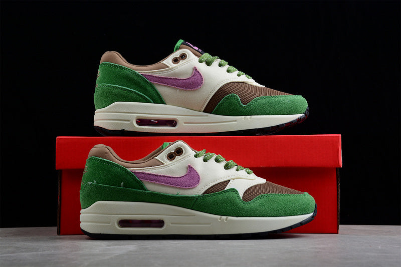 Les baskets grande taille Nike Air Max 1.

 conservent l’élégance intemporelle du modèle original tout en s’adaptant parfaitement aux grandes pointures.