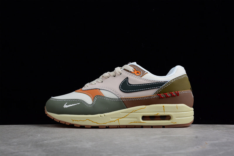 Les baskets grande taille Nike Air Max 1.

 conservent l’élégance intemporelle du modèle original tout en s’adaptant parfaitement aux grandes pointures.