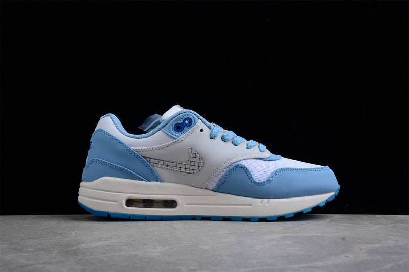 Les baskets grande taille Nike Air Max 1.

 conservent l’élégance intemporelle du modèle original tout en s’adaptant parfaitement aux grandes pointures.