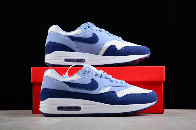 Les baskets grande taille Nike Air Max 1.

 conservent l’élégance intemporelle du modèle original tout en s’adaptant parfaitement aux grandes pointures.